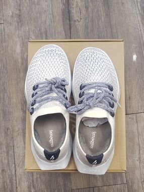 allbirds   White and Navy Knit Sneakers
